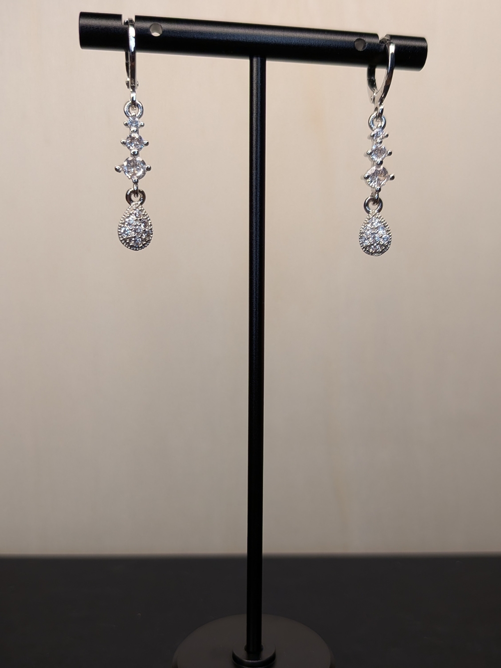 18k White Gold Teardrop & Kite Cubic Zirconia Dangle Earrings